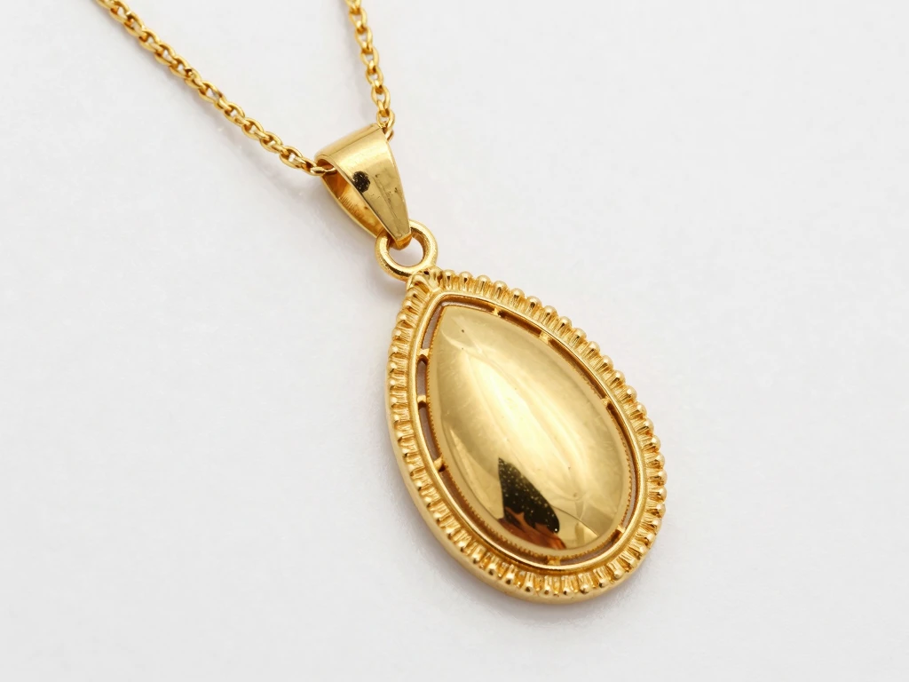 Gold pendant necklace